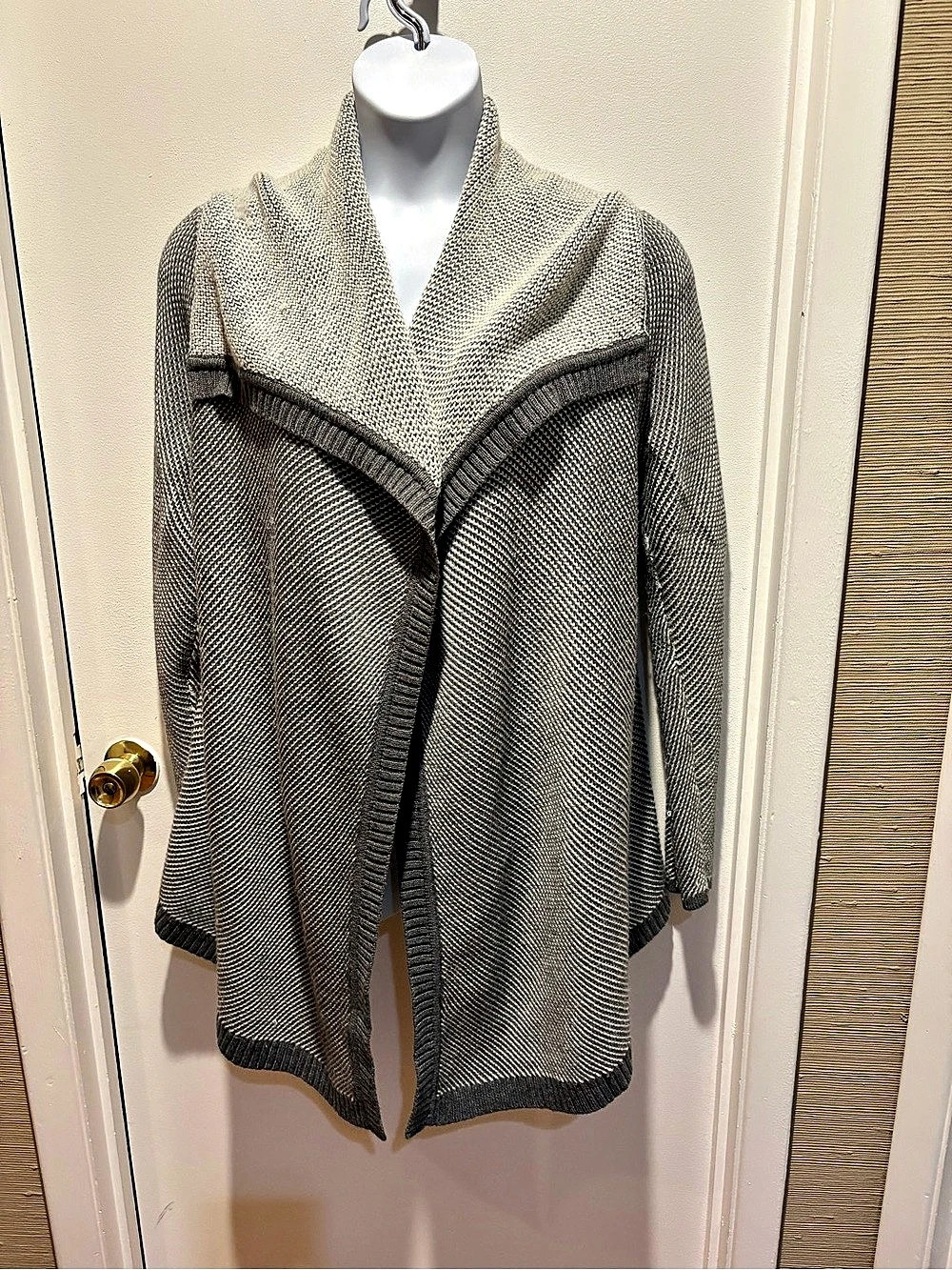 Ann Taylor Women's Textured Cardigan Gray & White Size XL